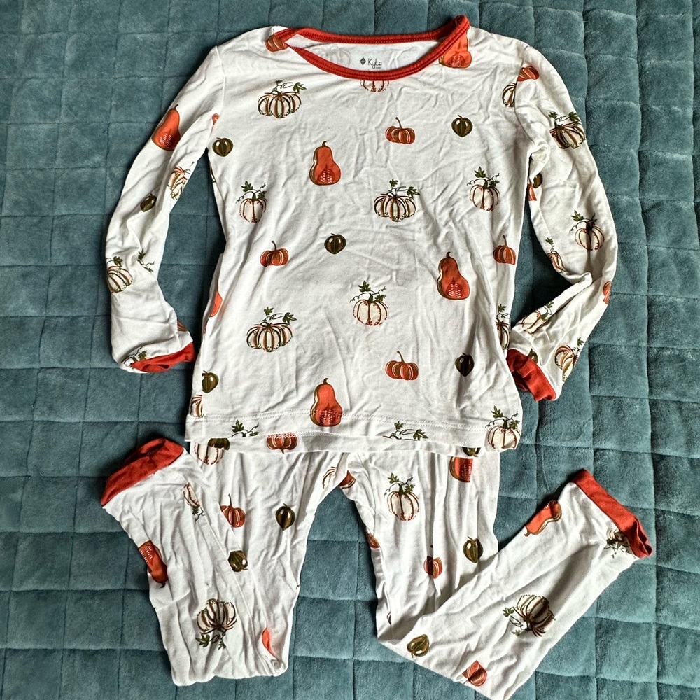Kyte Baby Pumpkin Pajamas Size 4T GUC
